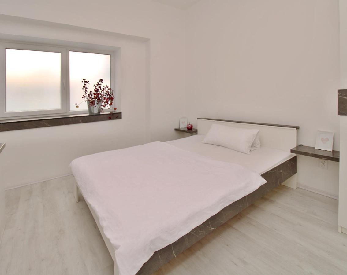 פראג Apartments Near The Pond מראה חיצוני תמונה