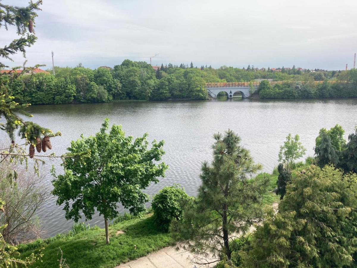 פראג Apartments Near The Pond מראה חיצוני תמונה